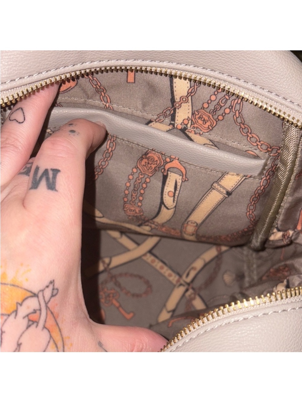 Compact Cream Mini Backpack with Bee Detail Rhinestone - Picture 4 of 5